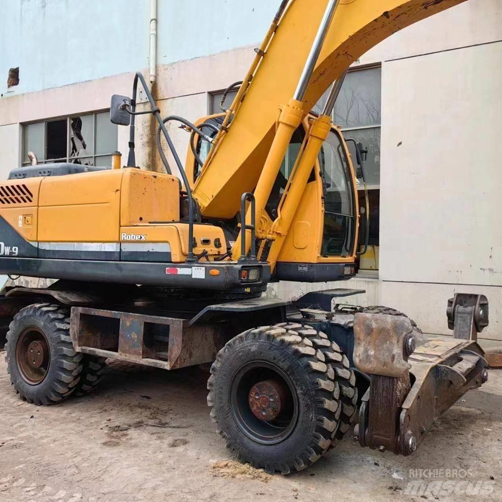 Hyundai 210-9 Багери с предна лопата
