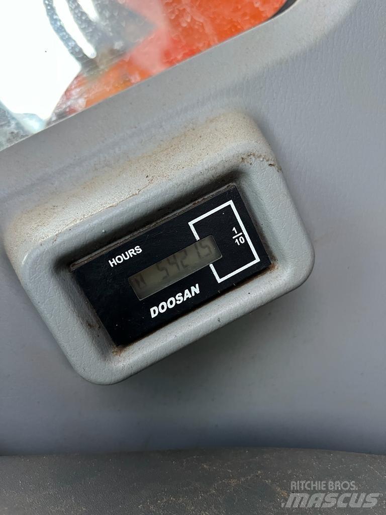 Doosan DX140 LCR Верижен екскаватор