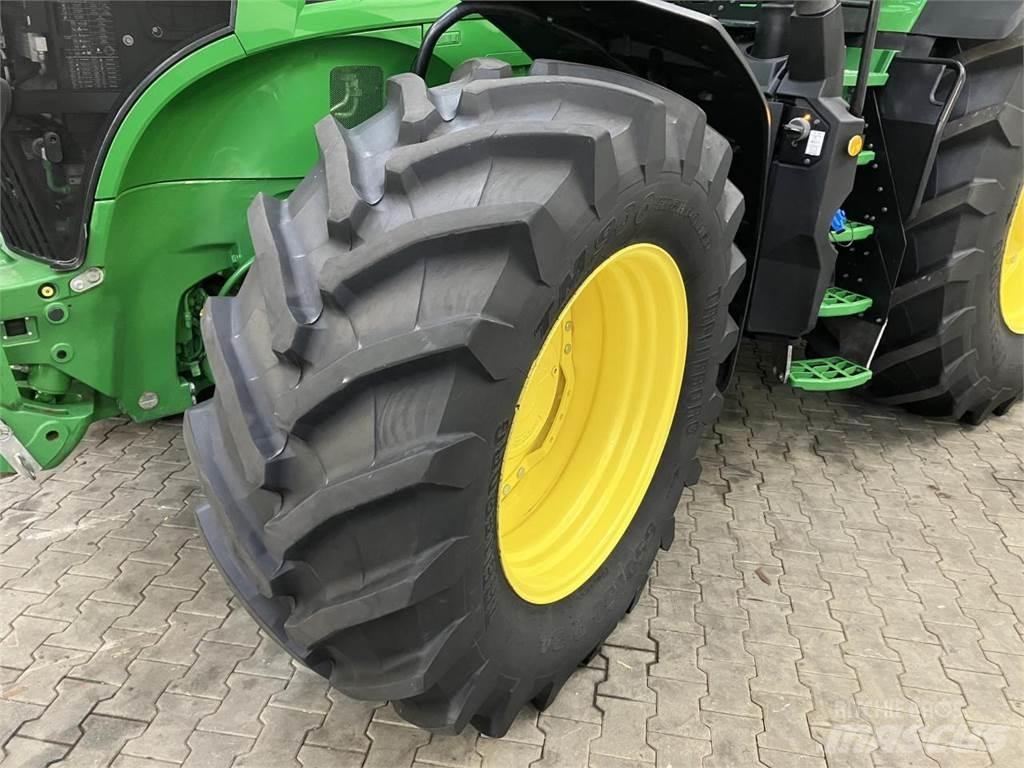 John Deere 7R 330 Трактори