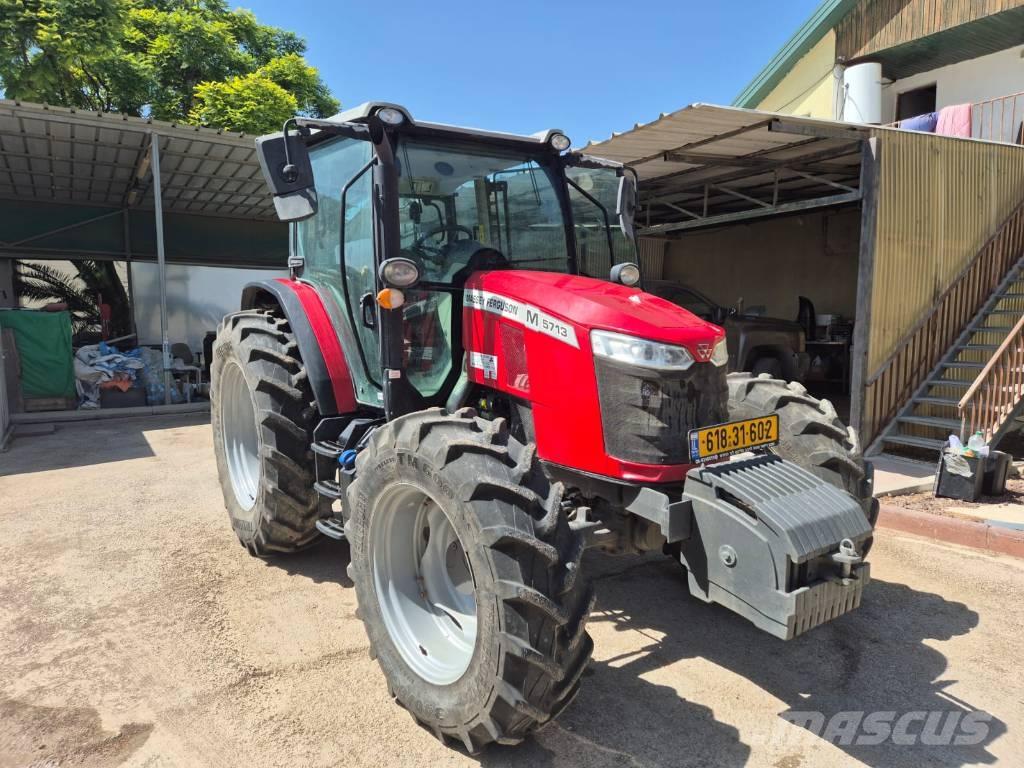 Massey Ferguson 5713 Трактори