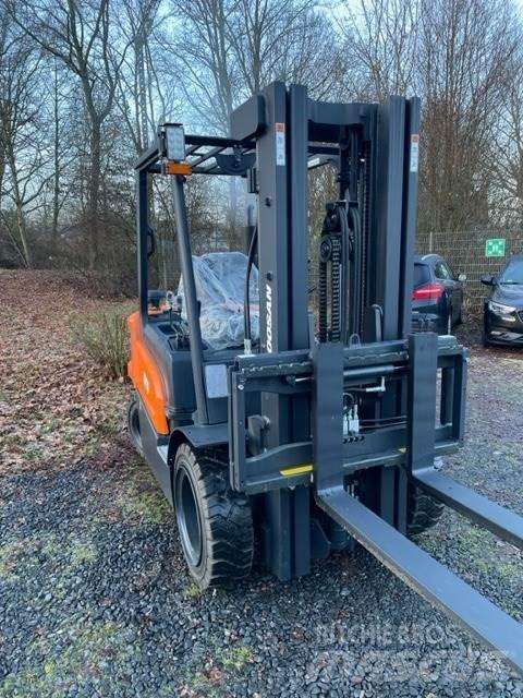 Doosan D30NXS Дизелови камиони