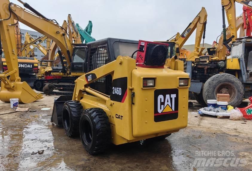 CAT 246D Мини товарачи
