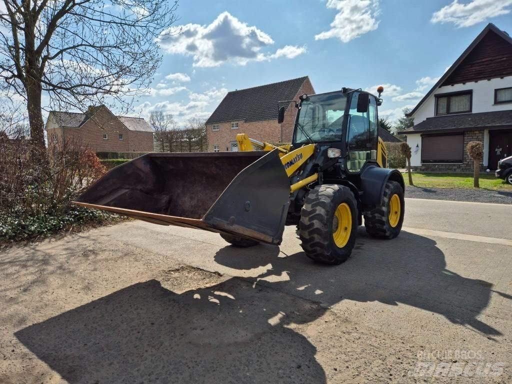 Komatsu WA100M-7 Колесни товарачи