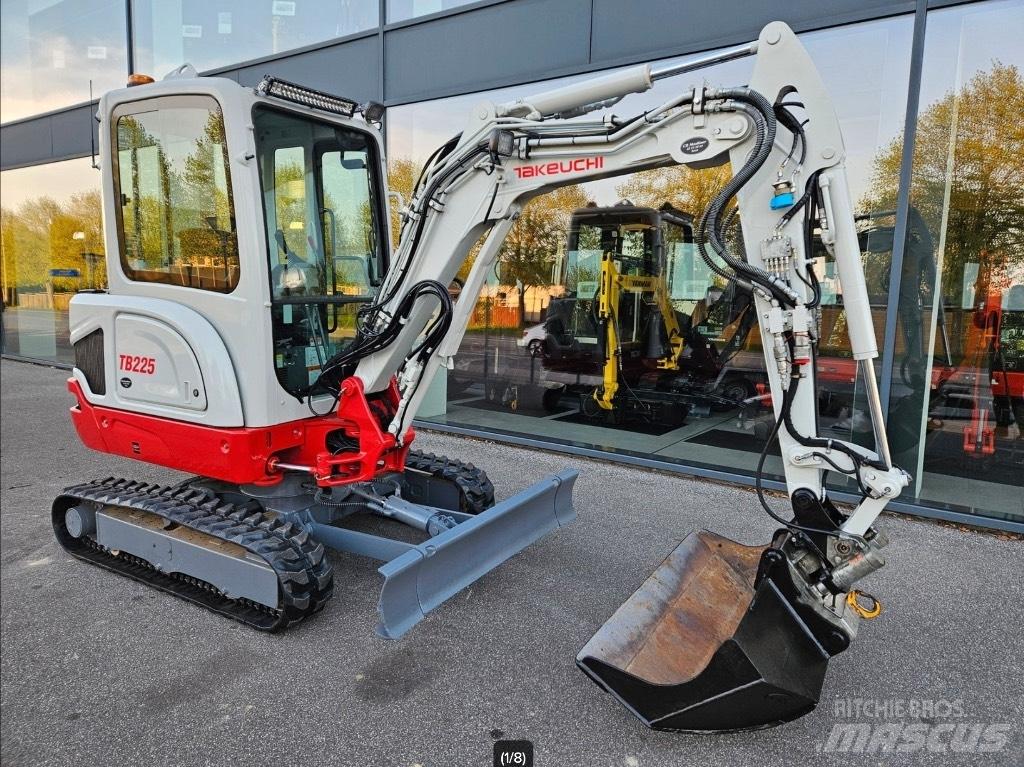 Takeuchi TB 225 Мини екскаватори < 7 т