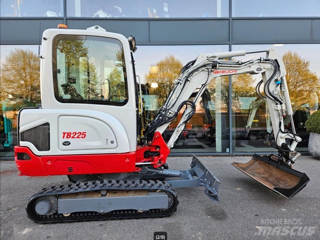 Takeuchi TB 225 Мини екскаватори < 7 т