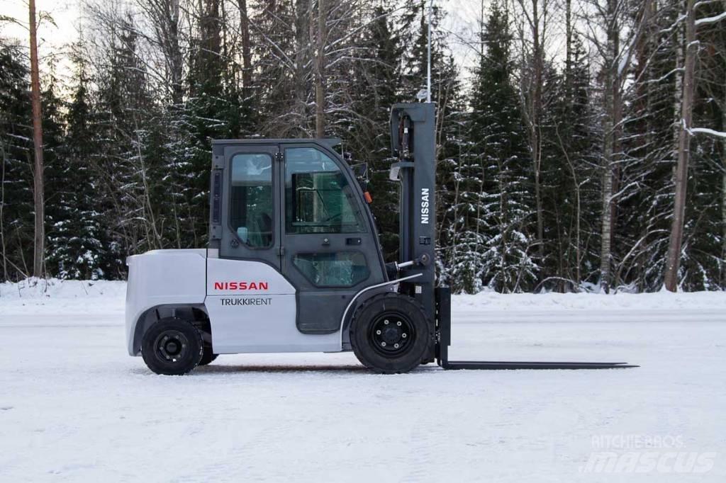 Nissan WG1F4A50Y Дизелови камиони