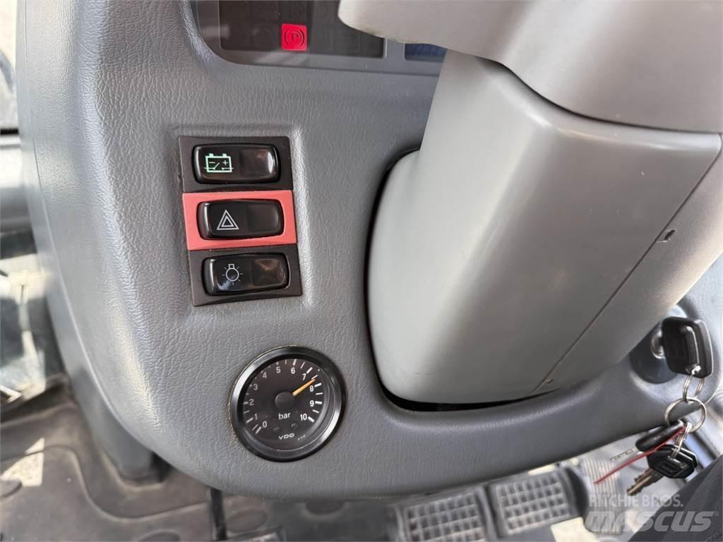 Valtra T203 Трактори