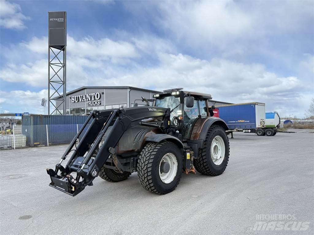 Valtra T203 Трактори