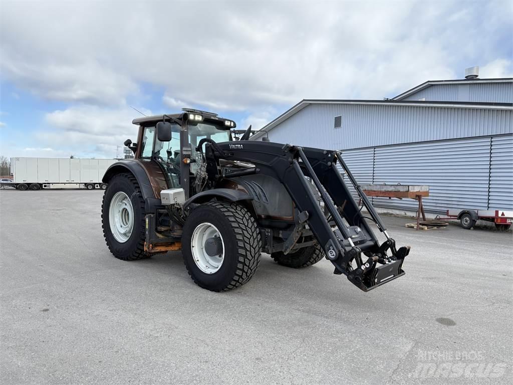 Valtra T203 Трактори
