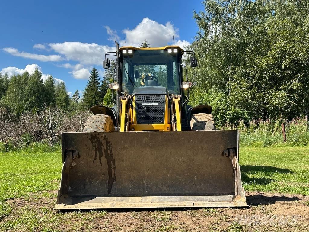 Komatsu WB 97 S-8 Товарач със заден ексватор