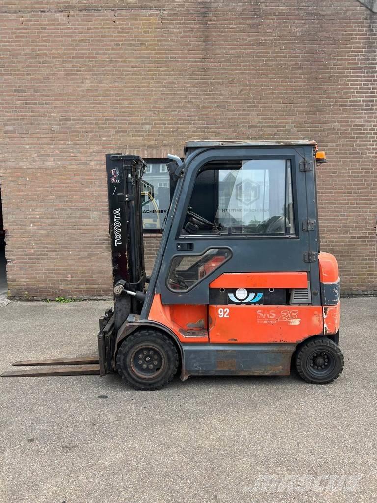 Toyota 7FBMF25 Електрически вилични кари-повдигачи