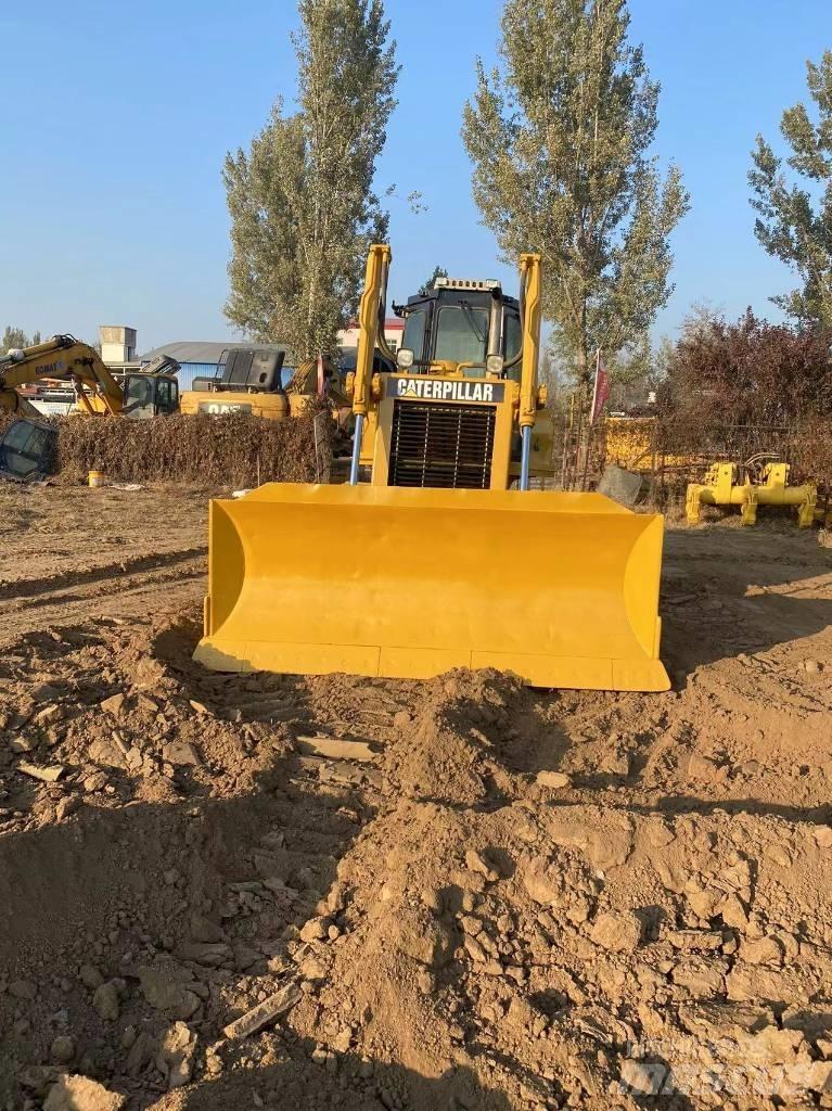 CAT D 6 G Верижни булдозери

