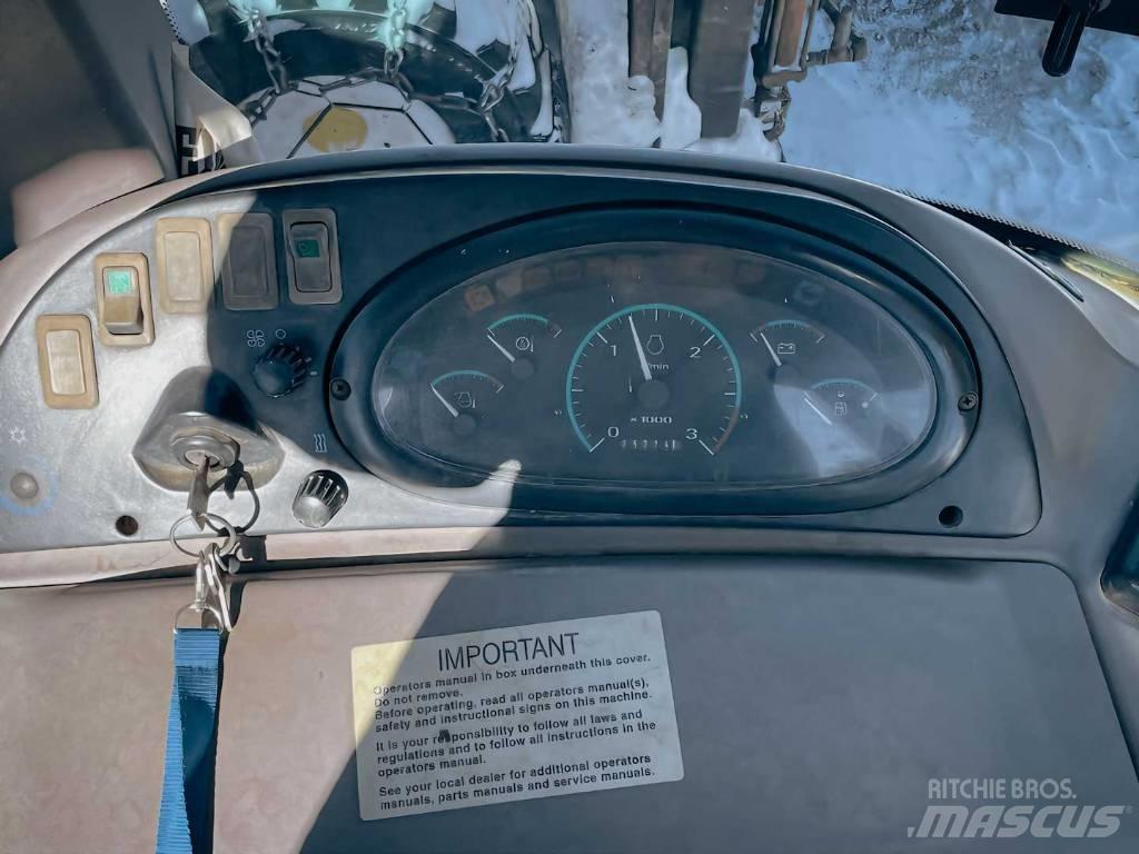 CASE 580 M Товарач със заден ексватор