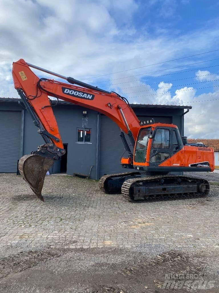 Doosan DX 220 NLC Верижен екскаватор