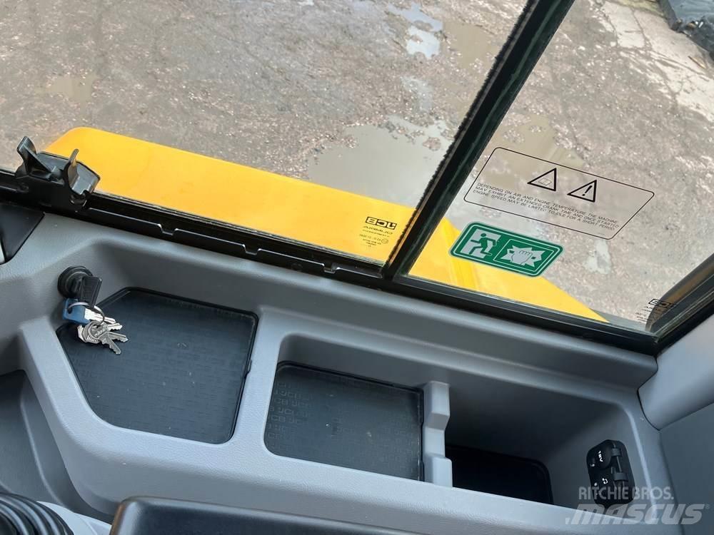 JCB 411 Колесни товарачи