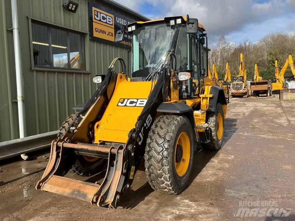 JCB 411 Колесни товарачи