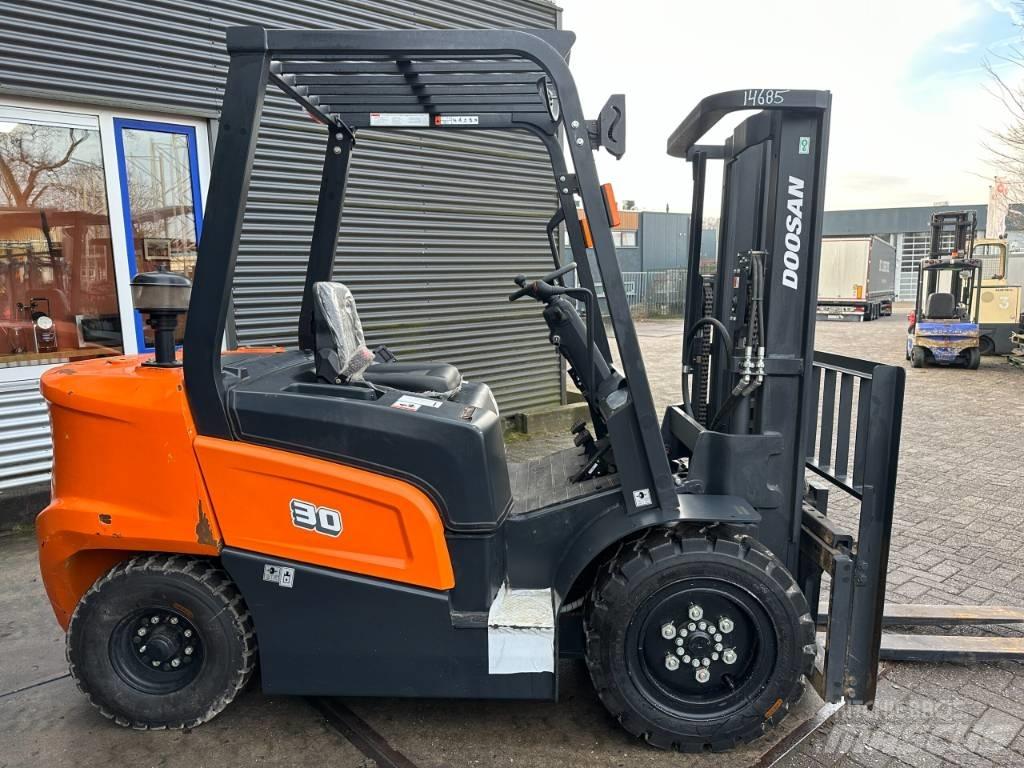 Doosan D30NX Дизелови камиони