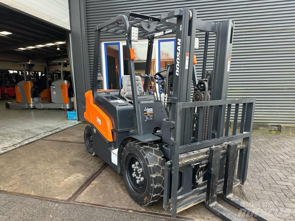 Doosan D30NX Дизелови камиони