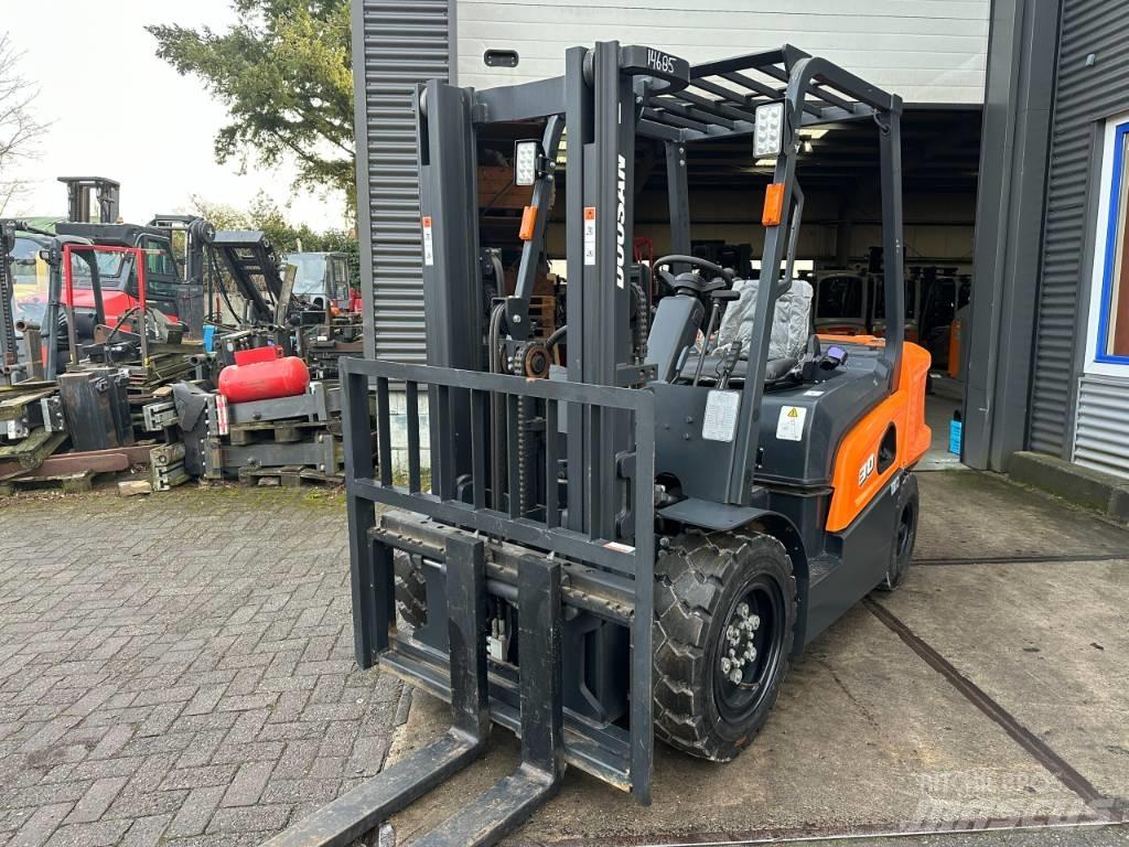 Doosan D30NX Дизелови камиони