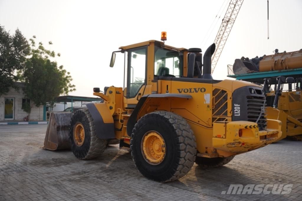 Volvo L 120 F Колесни товарачи