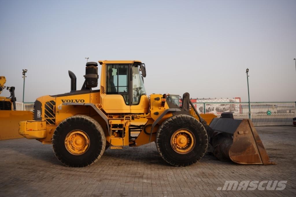 Volvo L 120 F Колесни товарачи