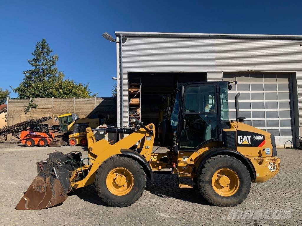 CAT 908M Колесни товарачи
