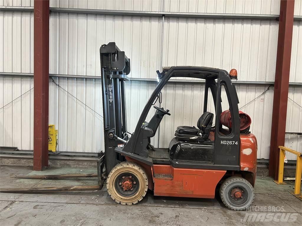 Nissan UD02A20PQ Камиони с АГУ