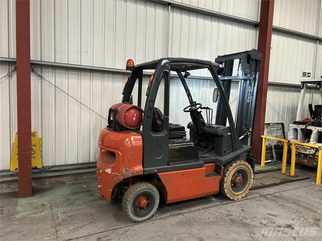 Nissan UD02A20PQ Камиони с АГУ