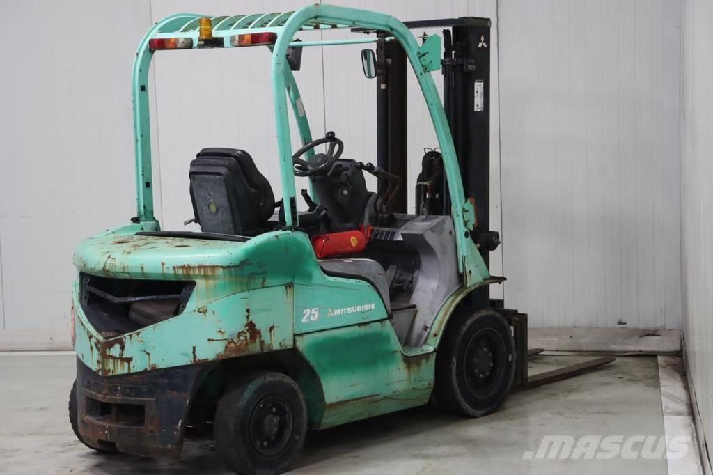 Mitsubishi FD25N Дизелови камиони