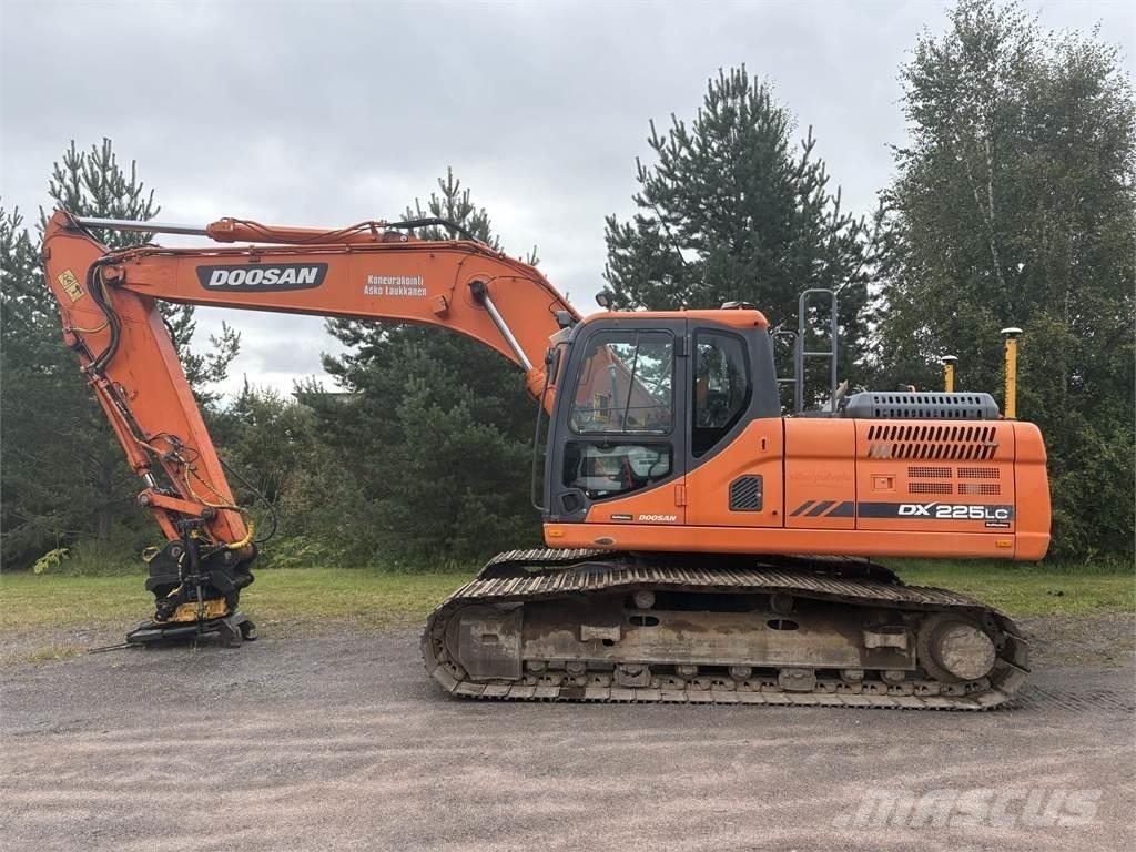 Doosan DX225LC-3 Верижен екскаватор