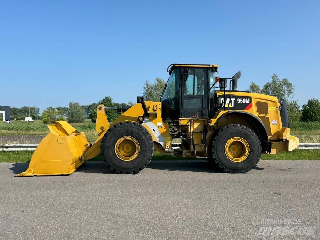 CAT 950M Колесни товарачи