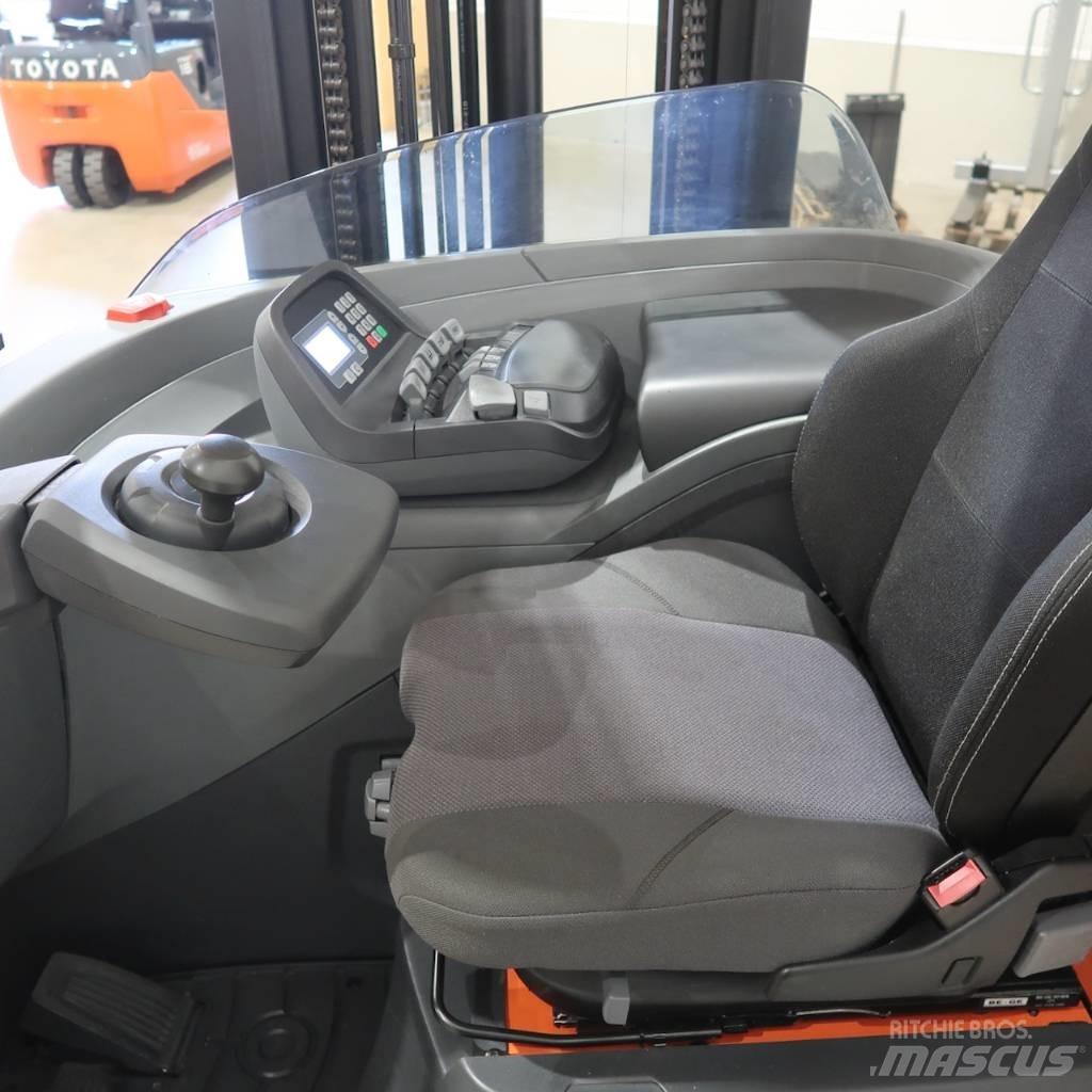 Toyota RRE160H Ретрак/ Високоповдигач с изместване на вилката напред