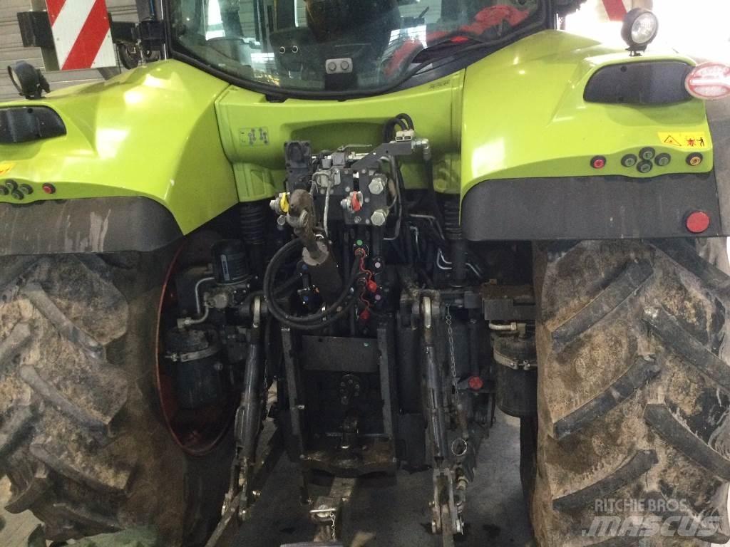 CLAAS ARION 550 Трактори
