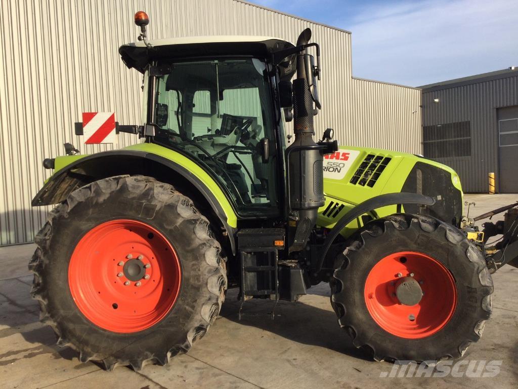 CLAAS ARION 550 Трактори
