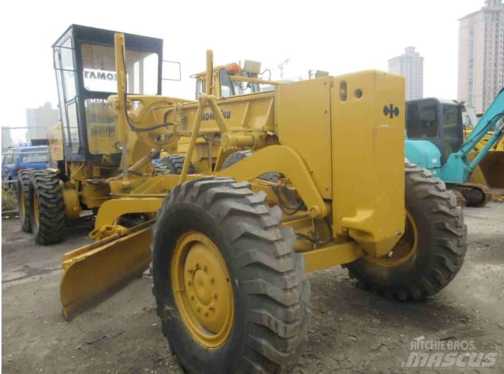 Komatsu GD 623 Грейдери