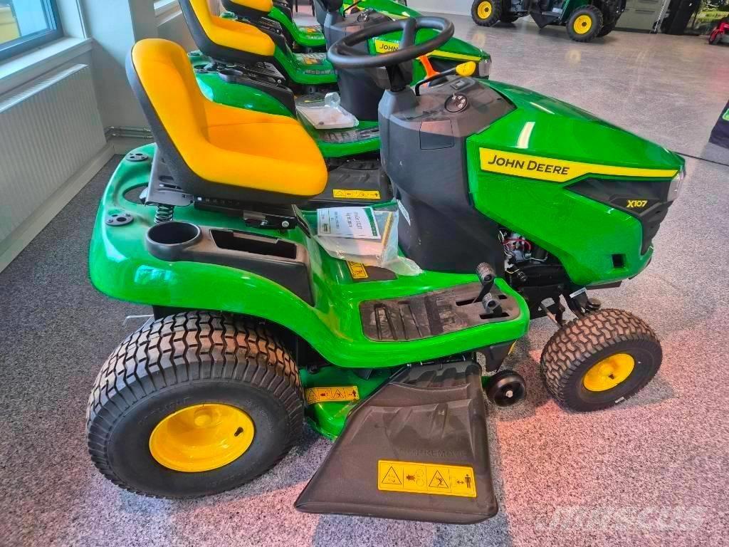 John Deere X 107 Тракторни косачки