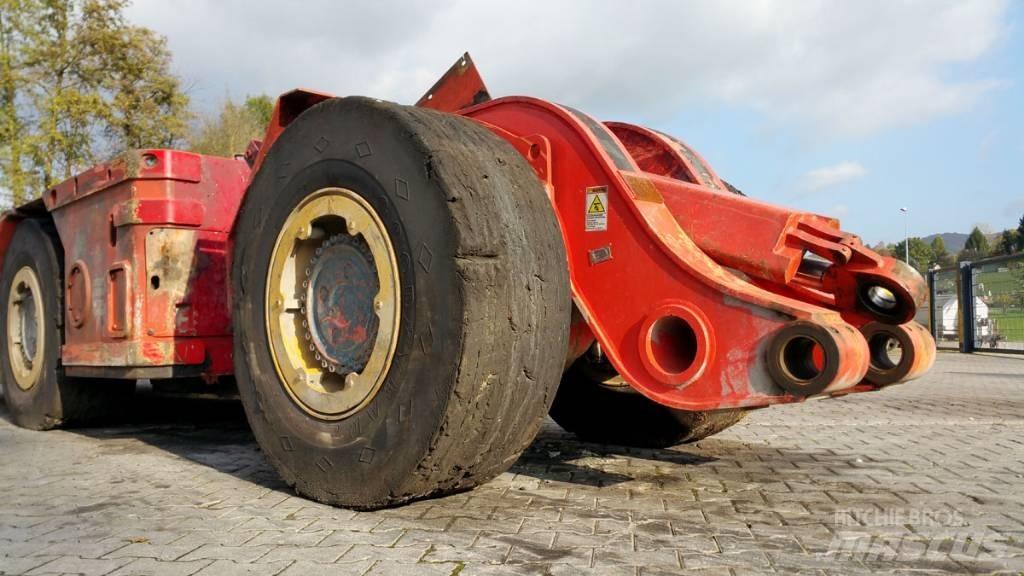 Sandvik LH208 Подземни товарачи