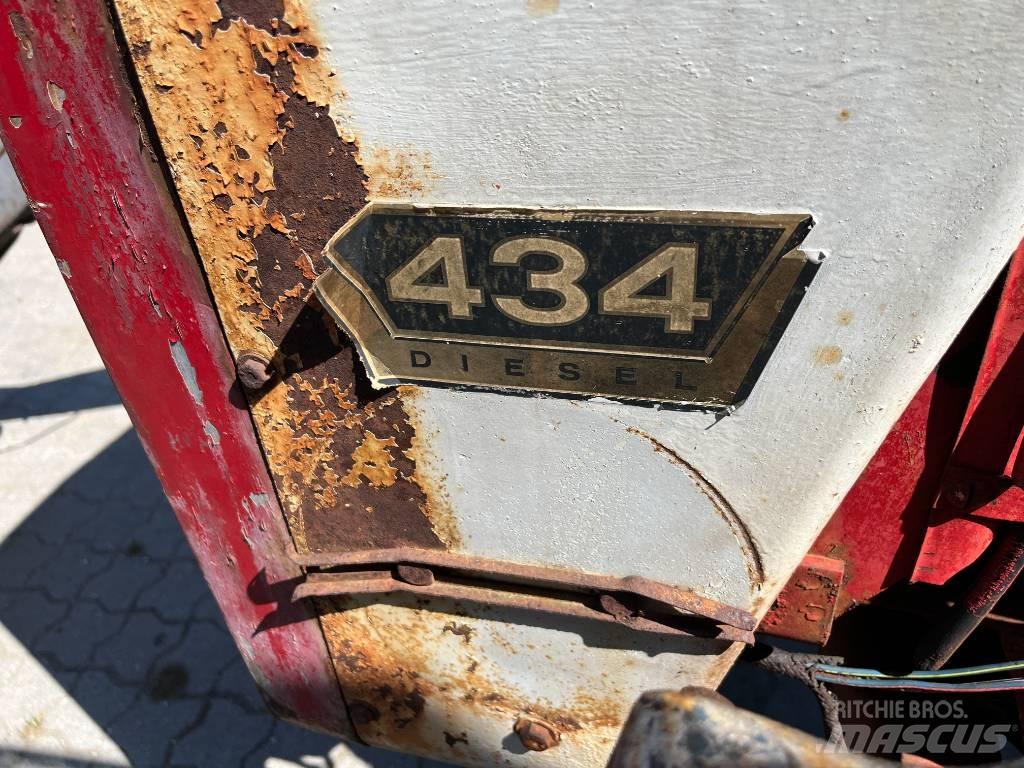 McCormick IH 434 Трактори