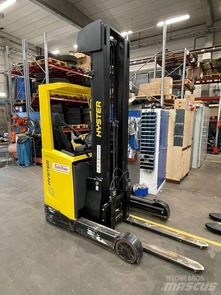 Hyster R1.4 Ретрак/ Високоповдигач с изместване на вилката напред
