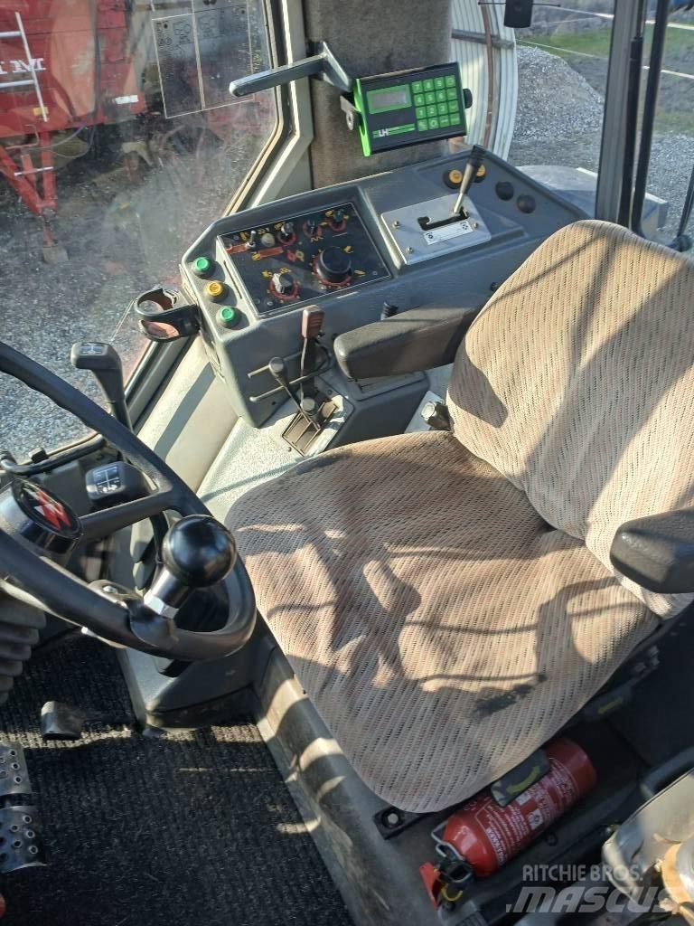 Massey Ferguson 3065 Трактори
