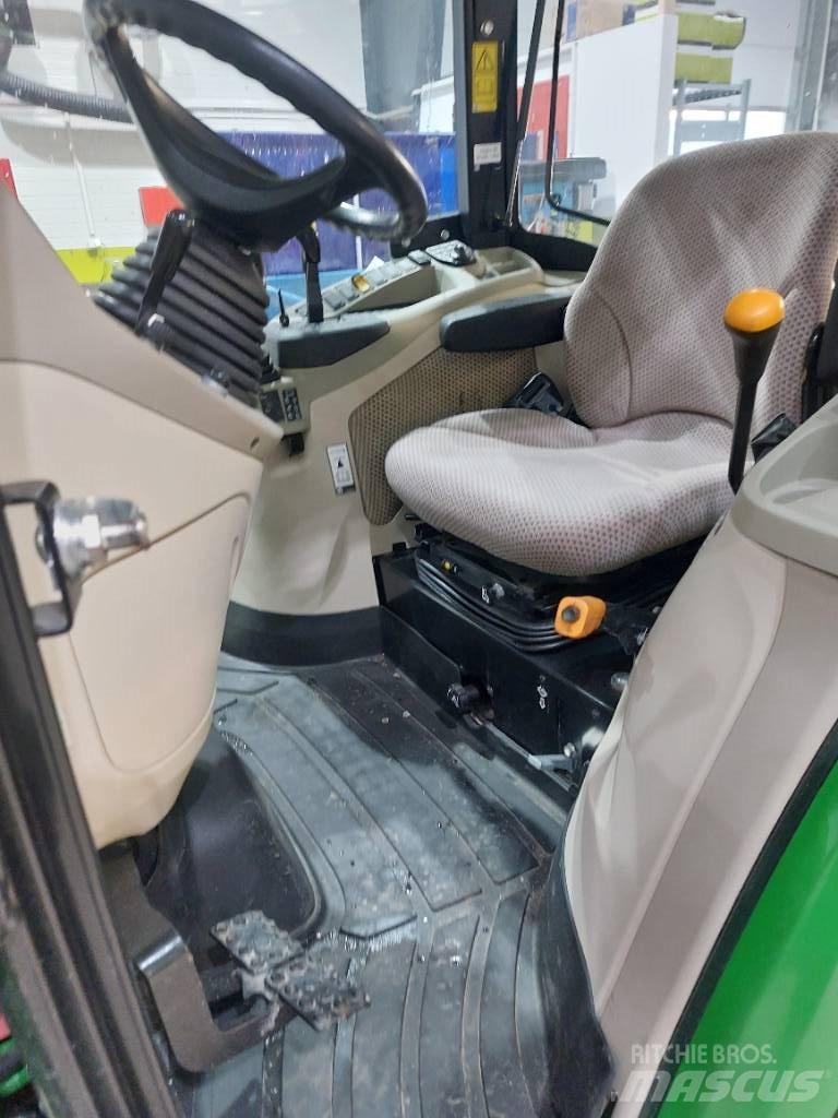 John Deere 3046 R Трактори