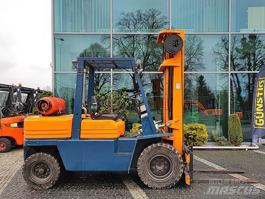 Toyota 02-5FG40 Камиони с АГУ