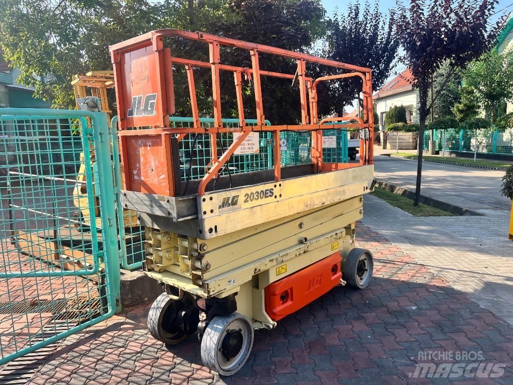 JLG 2030ES     V-3450 Вертикални мачтови повдигачи
