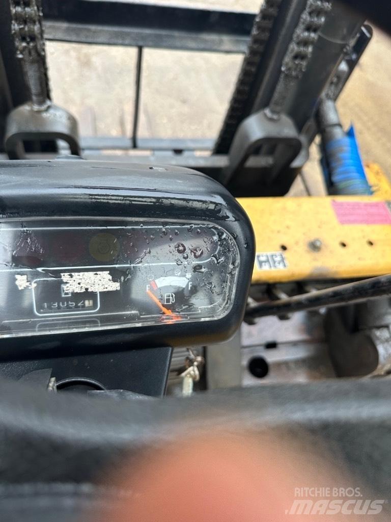 CAT DP 40 Дизелови камиони
