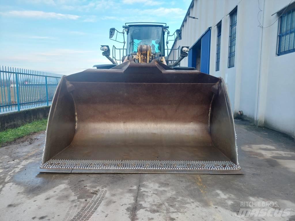 Komatsu WA475 Колесни товарачи