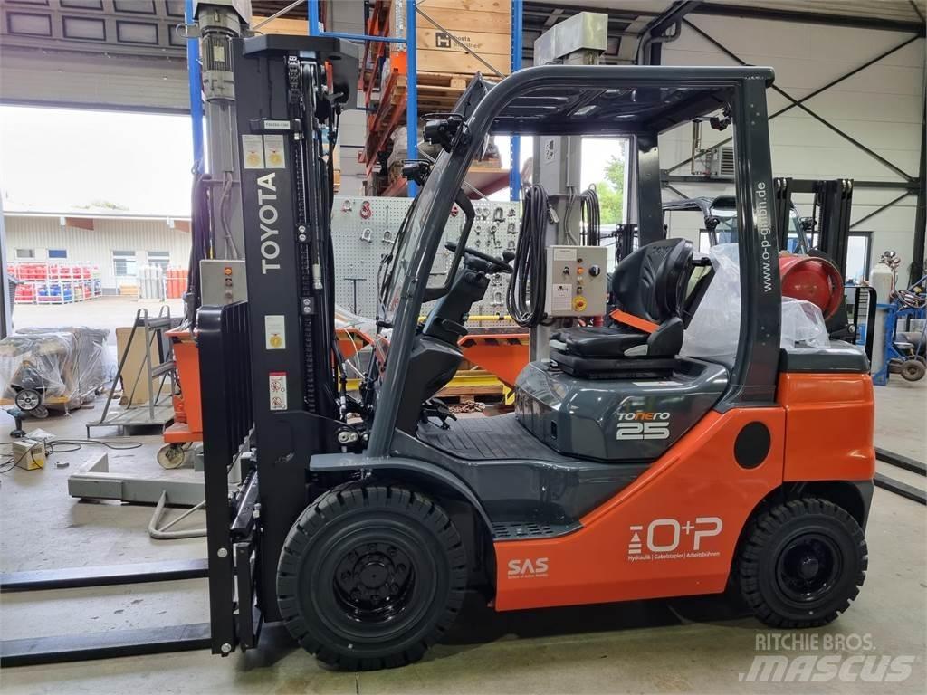 Toyota 02-8FGF25 Камиони с АГУ