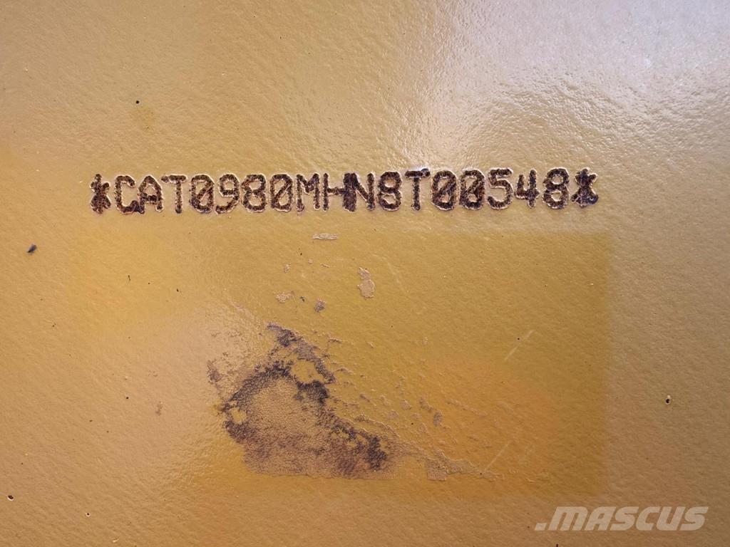 CAT 980M Колесни товарачи