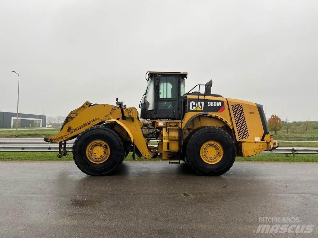 CAT 980M Колесни товарачи