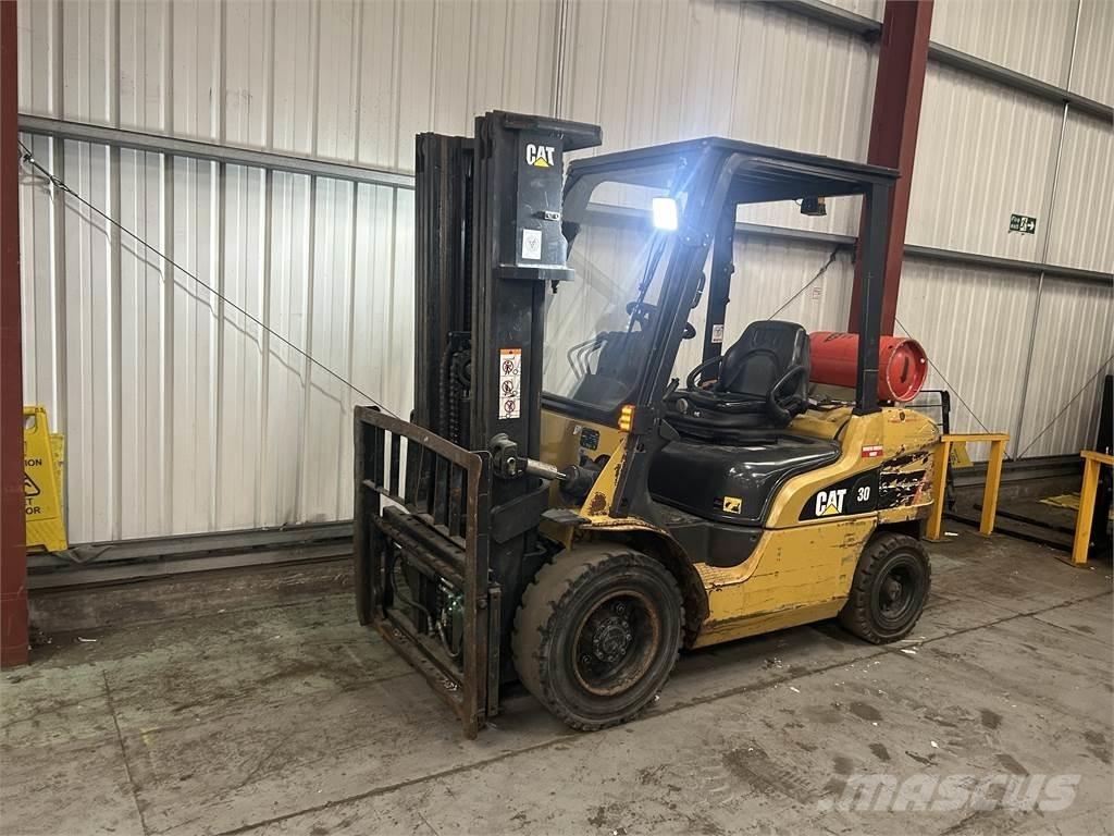 CAT GP30NT Камиони с АГУ