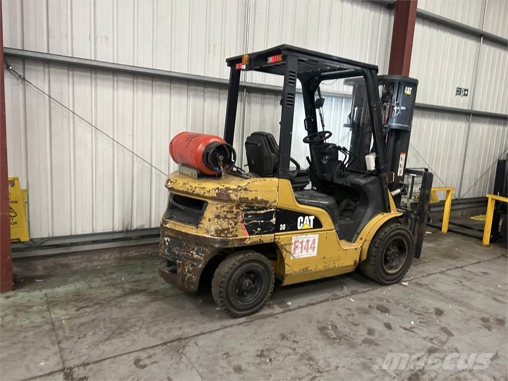 CAT GP30NT Камиони с АГУ